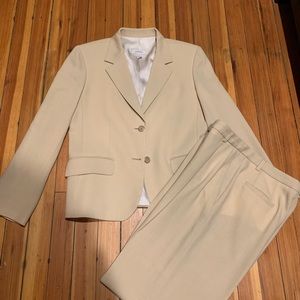 Sfi Femme cream suit size 6